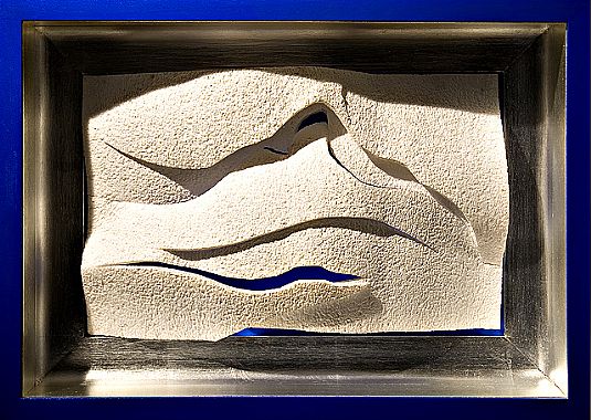 Gersony: Série: Objetos Fendidos - 0.51 x 0.35 x 0.13 m - Manta de poliespuma em caixa de madeira - 2007